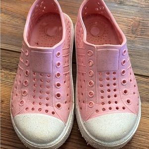 Size 7 pink shoes